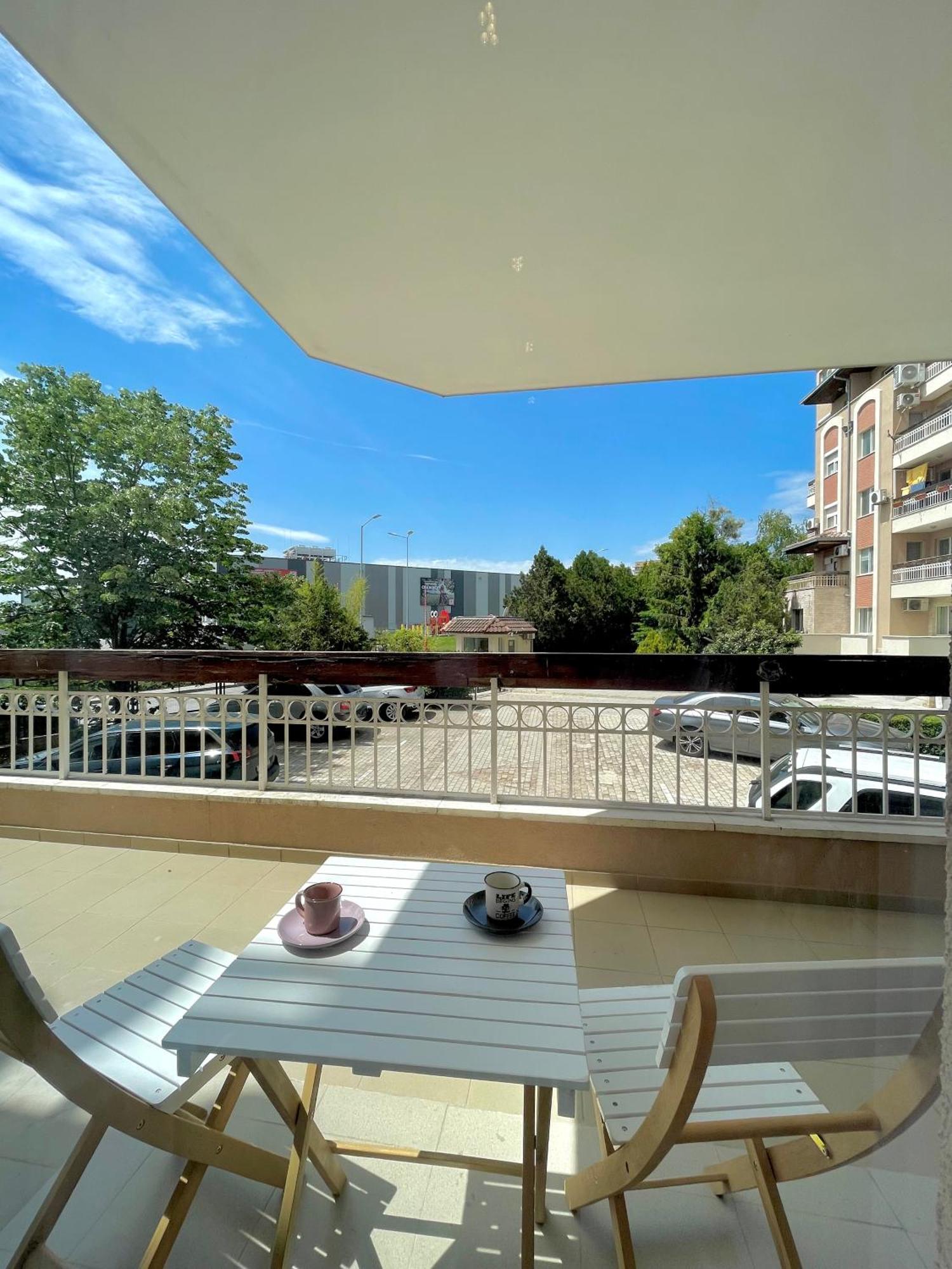 Sea Breeze Apartment Varna Bagian luar foto